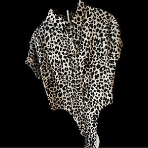 Leopard print sz Small blouse